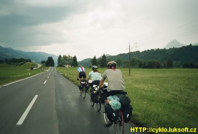 Náš Peloton, zepředu: Miloš, Ivča, Zdeněk. Foceno za jízdy.